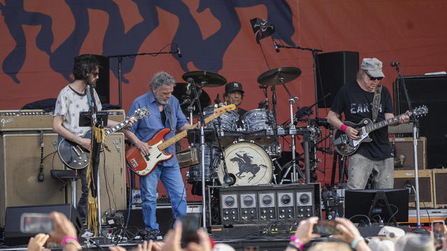 Micah Nelson,Billy Talbot,Ralph Molina,Neil Young 