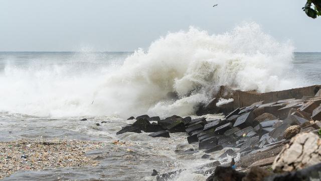 cbsn-fusion-jamaica-bracing-for-hurricane-beryl-thumbnail.jpg 