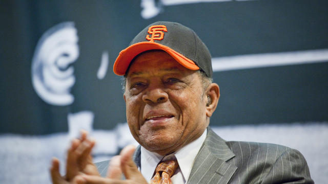 Willie Mays And The World Series Trophy Visit New York City 
