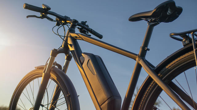 E-bike battery in the heat of the sun 